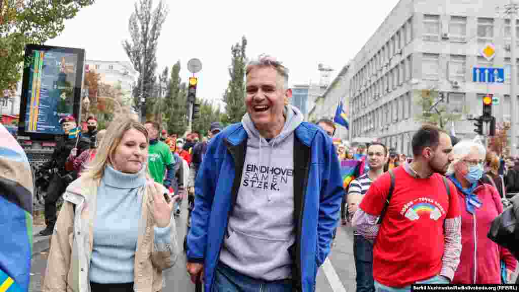 Свою підтримку «Маршу рівності» висловив посол Нідерландів в Україні Йоганнес де Мол: «Україна – молодець як країна, адже робить хороші кроки вперед. Як посольство ми також беремо участь у прайдах у Харкові та в Одесі»