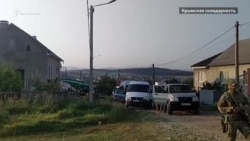 «Книги підкинули, адвоката не пустили»: в Криму провели нові обшуки у кримських татар (відео) «Книги підкинули, адвоката не пустили»: в Криму провели нові обшуки у кримських татар (відео)