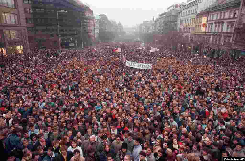 On November 21, the fifth consecutive day of protests, the crowds had swelled to some 200,000 people on Prague's Wenceslas Square. 