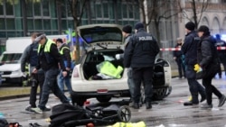 У Мюнхені автомобіль в’їхав у натовп: щонайменше 28 людей отримали травми (відео) У Мюнхені автомобіль в’їхав у натовп: щонайменше 28 людей отримали травми (відео)