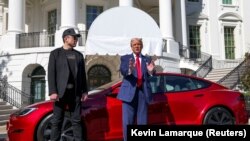За словами чиновника Білого дому, червоний автомобіль може бути проданий або, можливо, подарований. Фото архівне