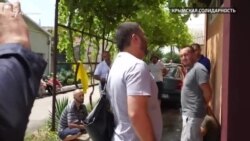 Новые обыски в Крыму: российские силовики пришли в дом крымских татар в Евпатории (видео) Новые обыски в Крыму: российские силовики пришли в дом крымских татар в Евпатории (видео)