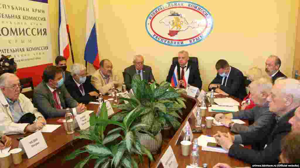 Подконтрольный России избирком Крыма посетили «международные» наблюдатели из Франции и «эксперты» из Венесуэлы, Сербии