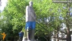 Дзержинський і Ленін у Запоріжжі стали жовто-синіми Дзержинський і Ленін у Запоріжжі стали жовто-синіми