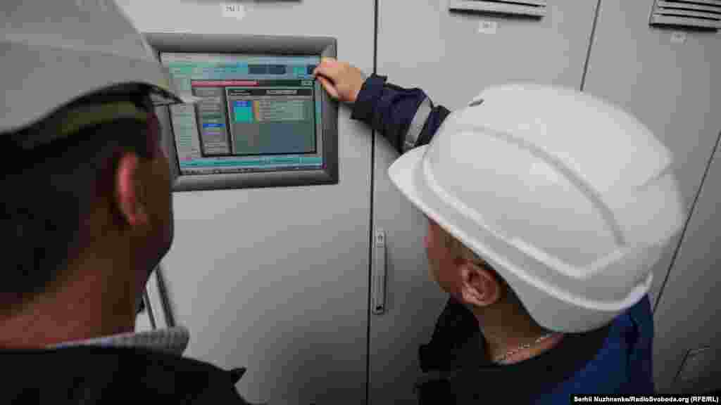 Комп’ютер, який керує роботою гідроагрегата Київської ГАЕС