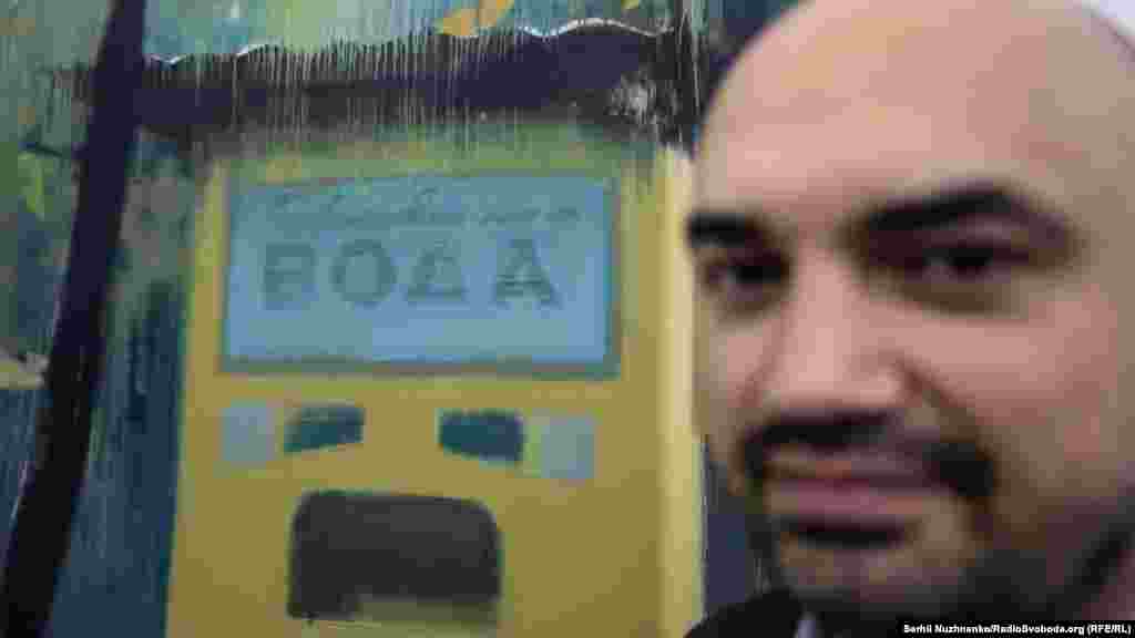 Денис, директор компанії: «Картини – це емоції, так? Ця картина викликає у мене приємні емоції дитинства»