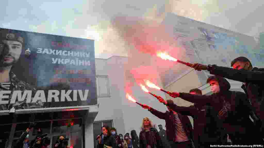 У Києві на підтримку Хаєцького активісти пікетували будівлю Міністерства внутрішніх справ. За їхніми словами, на момент пожежі Хаєцький не обіймав жодної посади в коледжі – за два тижні до цього передав всі справи наступнику. «Він абсолютно не причетний до тих звинувачень, які зараз є», – стверджують активісти