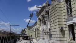 Лозова після масованої атаки РФ: загинули люди, пошкоджено вокзал (відео) Лозова після масованої атаки РФ: загинули люди, пошкоджено вокзал (відео)