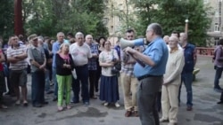 Жители Хамовников требуют отставки Мединского Жители Хамовников требуют отставки Мединского