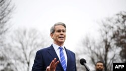 ԱՄՆ ֆինանսների նախարար Սքոթ Բեսենթ, արխիվ