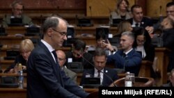 Premijer Srbije Đuro Macut u Skupštini Srbije tokom izlaganja ekspozea pred poslanicima, 15. april 2025.