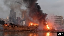 Вогонь на місці вибуху в порту Бейрута, Ліван, 4 серпня 2020 року