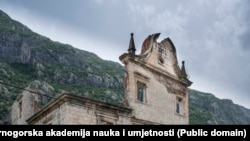 Остатоците од палатата „Кокотова кула“ во Котор