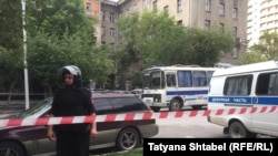 Полиция у штаба Навального в Новосибирске