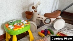 Фарангис рассказала, что заказывает на китайских маркетплейсах даже игрушки для своей 1-летней дочери. По ее утверждениям, они обошлись ей в три раза дешевле, чем в Душанбе.