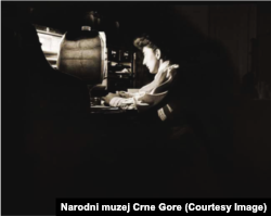 Istorija pamti princezu Kseniju kao prvu ženu fotografa u Crnoj Gori. Ksenija u foto-komori.