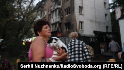 Київ, побитий дронами: люди, пожежі та руйнації під час та після атаки РФ (фоторепортаж)