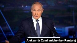 Владимир Путин выступает на Восточном экономическом форуме во Владивостоке. 3 сентября 2021 г.