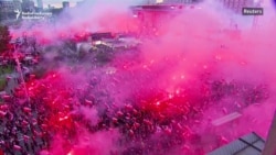 Марш польських націоналістів до Дня незалежності Польщі (відео) Марш польських націоналістів до Дня незалежності Польщі (відео)