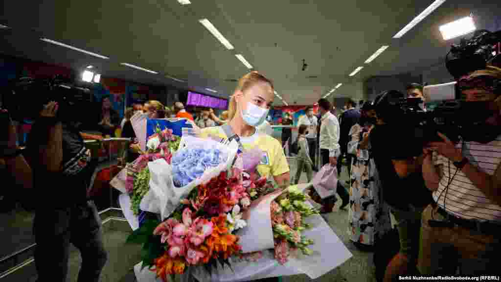 Літак з українською дзюдоїсткою на борту прибув у аеропорт «Бориспіль» зранку 27 липня. Зустрічали Білодід бурхливими оплесками, квітами та обіймами