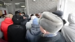 В Казани к офису "Росгосстрах Банка" выстроились очереди В Казани к офису "Росгосстрах Банка" выстроились очереди