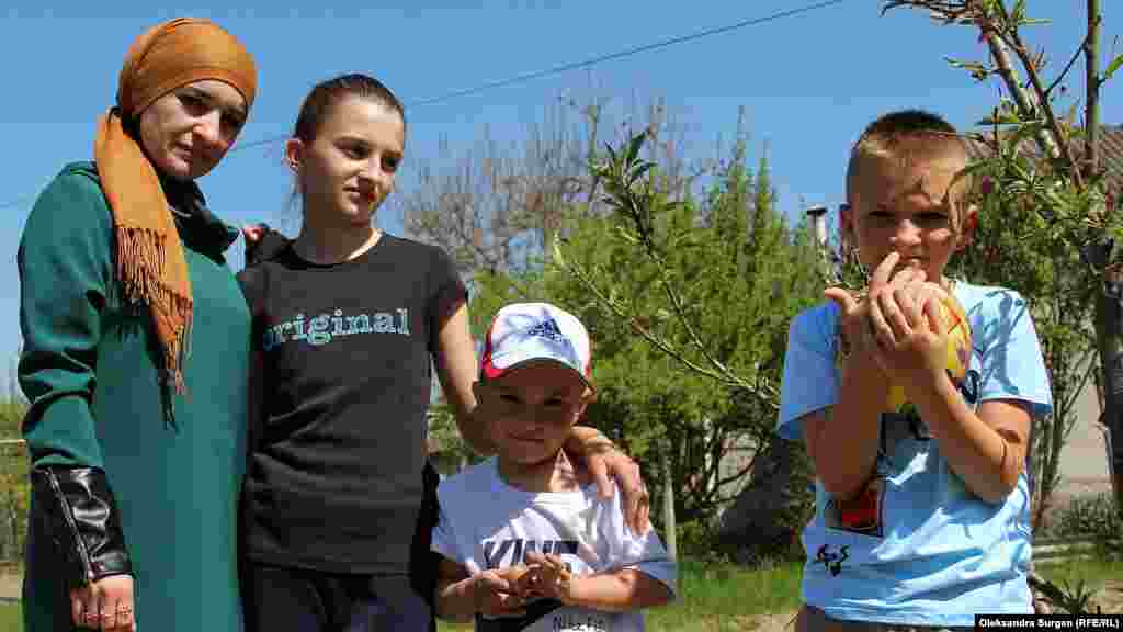 У семьи Мемедеминовых трое детей: дочь Зейнеп и сыновья Ибрахим и Билял. «Благодаря этому испытанию мы стали еще уверенней в себе, потому что мы знаем, что мы ничего плохого не сделали, что наш народ показал себя только с хорошей стороны», – говорит Лемара Ибрагимова