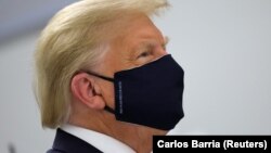 Президент США Дональд Трамп і перша леді Меланія Трамп, в яких виявили COVID-19, на даний час почуваються добре, повідомив раніше лікар Білого дому Шон Конлі