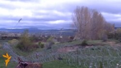 Разделенные колючей проволокой Разделенные колючей проволокой