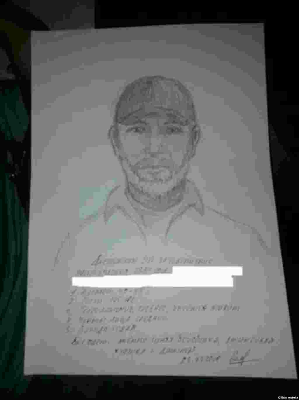 Поліція склала фоторобот підозрюваного у вбивстві Аркадія Бабченка. Як вказано на фотороботі, вік підозрюваного 40-45 років, зріст 175-180 см, середньої статури. Має сиву бороду. Стрілок був одягнений у темно-синю бейсболку, джинсову куртку і джинси. 