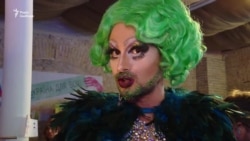 Відкриття «Київ-прайд 2017» пікетували близько 20 осіб (відео) Відкриття «Київ-прайд 2017» пікетували близько 20 осіб (відео)