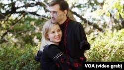 Андрій та Аліна Смоленські під час реабілітації військового у США