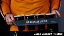 Ілюстраційне фото: фахівці й урядовці говорять про необхідність обмеження часу роботи закладів, де «розпивають», щоб зменшити ризики зараження коронавірусом, які створюють нетверезі люди