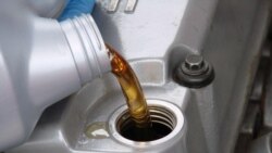 د تېلو بیې ټيټې شوې، خو خلک یې نشي ترلاسه کولای د تېلو بیې ټيټې شوې، خو خلک یې نشي ترلاسه کولای