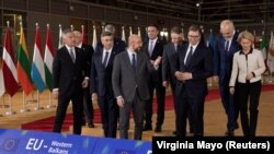 Susret balkanskih lidera u Briselu 16. februara 2020. u Briselu, u večeri kada je najavljeno pokretanje investicionog plana za Zapadni Balkan. Sastanku su prisustvoali i predsednik Evropskog saveta Čarls Mičel (u sredini), te predsednica Evropske komisije Ursula von der Lejn.