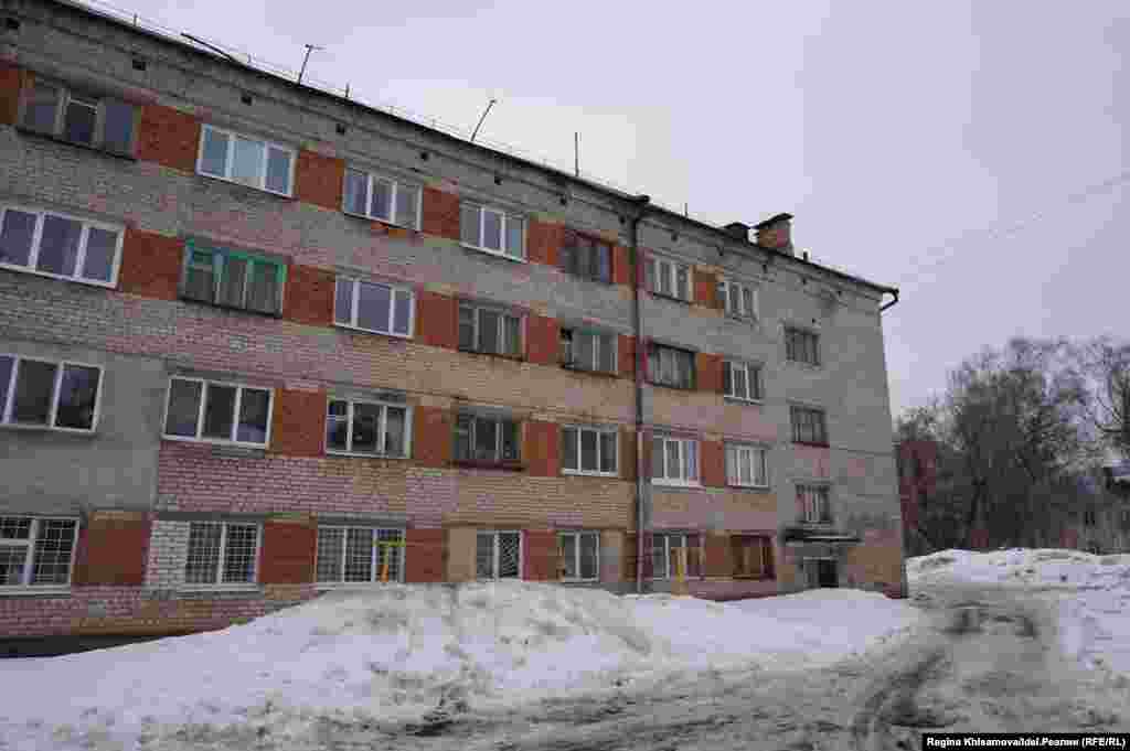 Дом по Гоголя 45а, где в пятницу обрушилась часть несущей стены. 