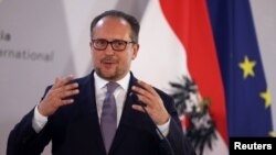 «На даний час у нас немає ні бажання, ні наміру направити делегацію до Криму. Як я вже зазначив, це частина того пакету розбіжностей, де у нас дуже чітка лінія»