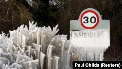 Лютий у снігу: засипані снігом міста Європи – фоторепортаж