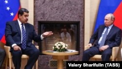 Ніколас Мадуро (ліворуч) на зустрічі з президентом Росії Володимиром Путіним у Москві, грудень 2018 року