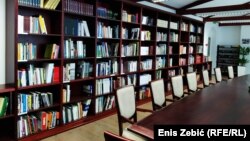 U bogatom fondu ove knjižnice, prve takve u Europi, nalaze se i neka izdanja koje nema ni najbogatija hrvatska knjižica – Nacionalna i sveučilišna knjižnica u Zagrebu