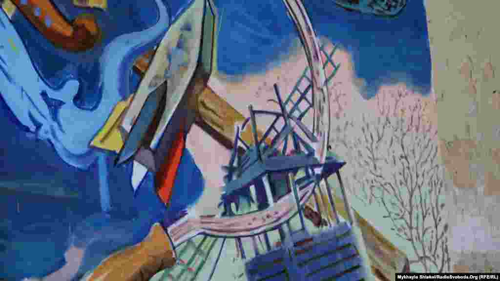 Роботи Савадова складаються з багатьох деталей, які, за словами кураторів виставки, дають кожному можливість «читати» картину на власний розсуд. Фрагмент роботи «Сновида»