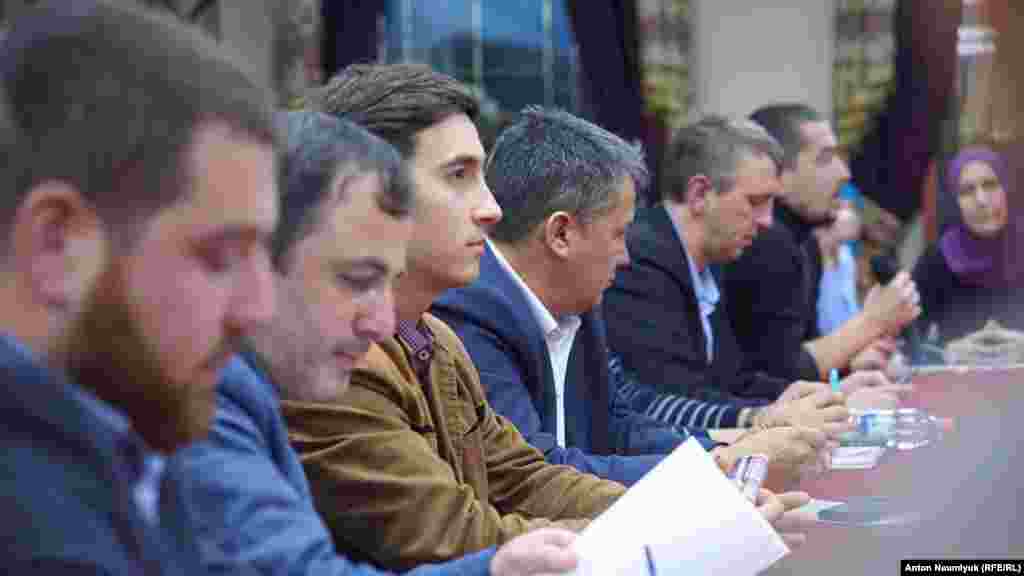 Заседание общественной инициативы «Крымская солидарность» продолжилось, несмотря на присутствие силовиков