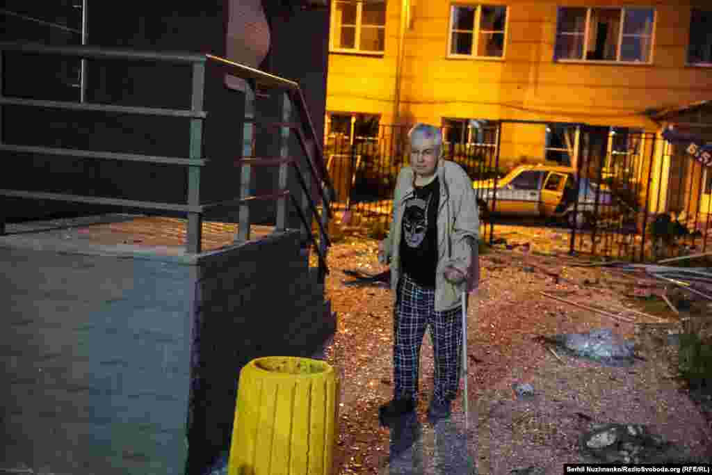 Місцевий житель після обстрілу його помешкання