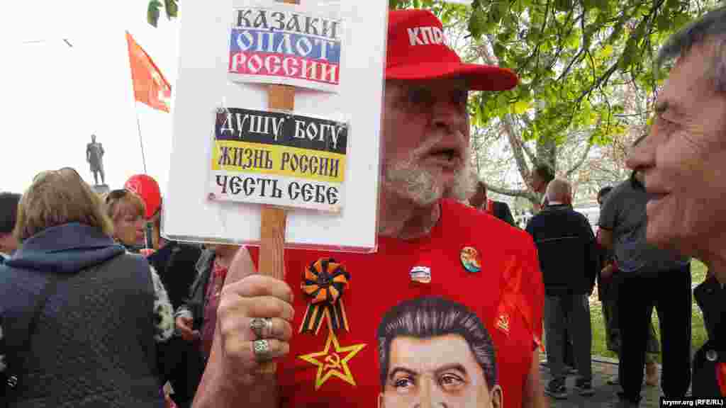 1 мая, Севастополь. На митинге руководитель севастопольских коммунистов Василий Пархоменко назвал «военнопленными» участников демонстрации, организованной местной властью.