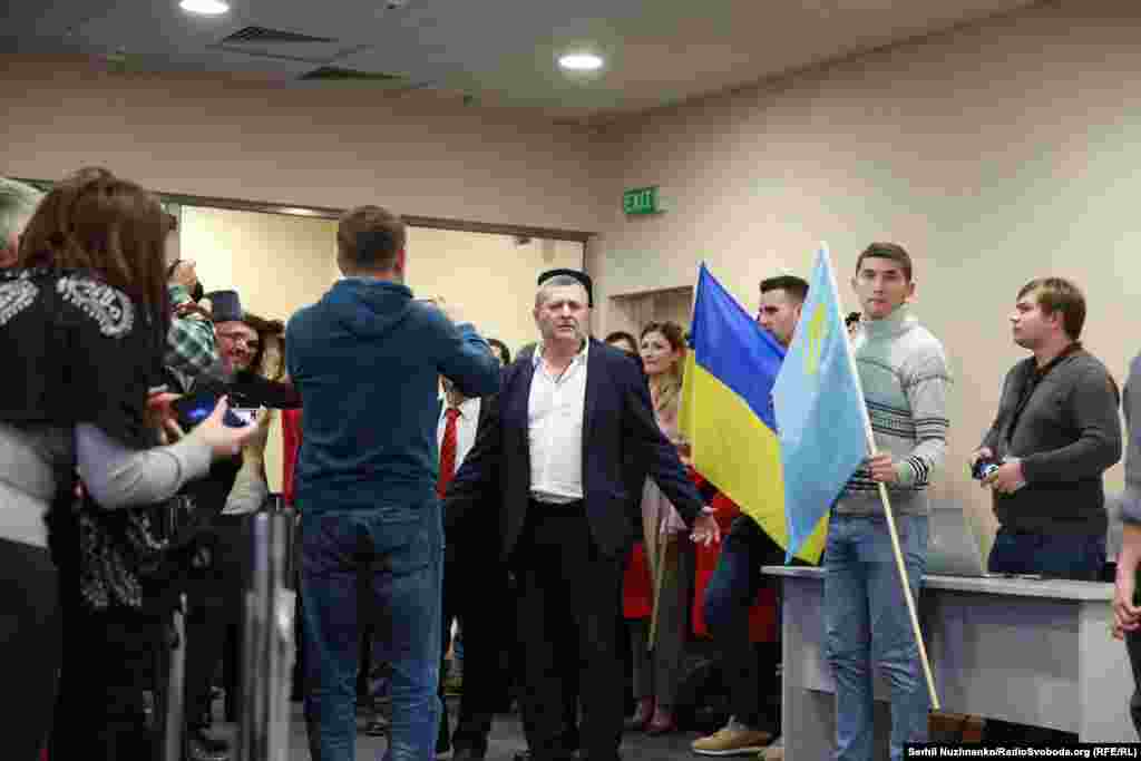 Умерова и Чийгоза встречали как героев