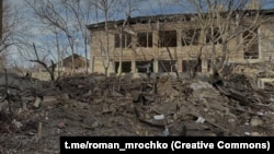 За його даними, через авіаудар по житловому будинку постраждали 13-річні двійнята – хлопчик і дівчинка. Фото архівне