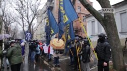 Фальшфеєри під консульством Росії у Харкові – відео Фальшфеєри під консульством Росії у Харкові – відео