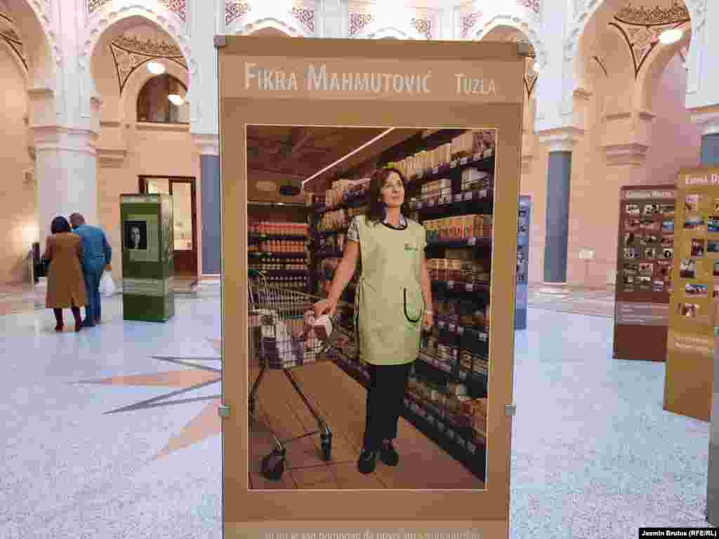 Fikra Mahmutović iz Tuzle jedna je od 11 žena koje su sudjelovale u izložbi "Žive smo". 