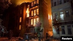 Президент подякував рятувальникам, зазначивши, що до ліквідації наслідків долучалися 132 працівники служби (на фото: наслідки удару РФ по Одесі)