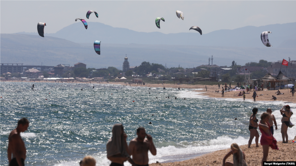 Кайтсерфинг здесь, по всей видимости, пользуется большим спросом 