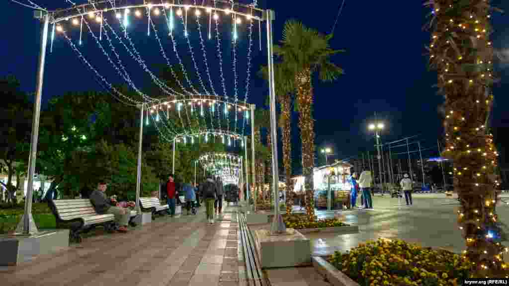 Променад в цветах и в огнях 